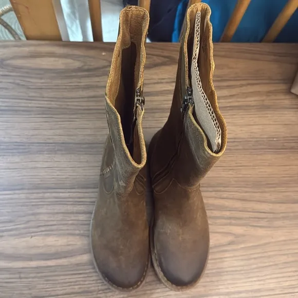 BORN Women's Tonic Rust Distressed Boots