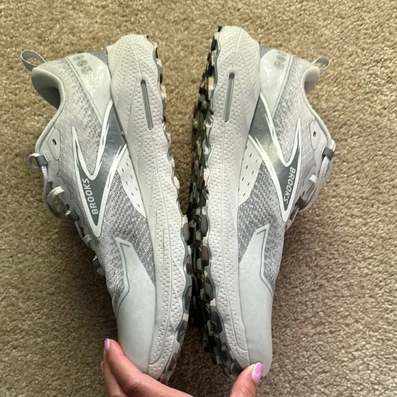 Brooks Cascadia 18 (027 - Oyster/Primer Grey/Coconut) Running Shoes Men’s 15