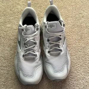 Brooks Cascadia 18 (027 - Oyster/Primer Grey/Coconut) Running Shoes Men’s 15
