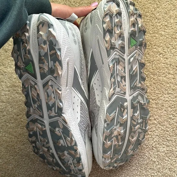 Brooks Cascadia 18 (027 - Oyster/Primer Grey/Coconut) Running Shoes Men’s 15