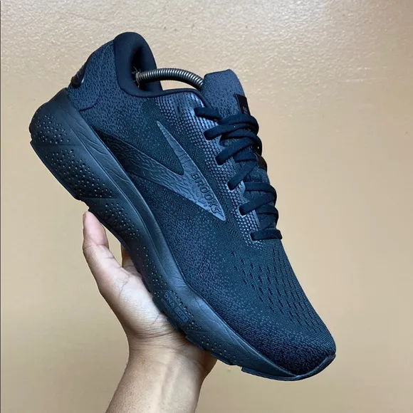 Brooks Ghost 16 “Triple Black”