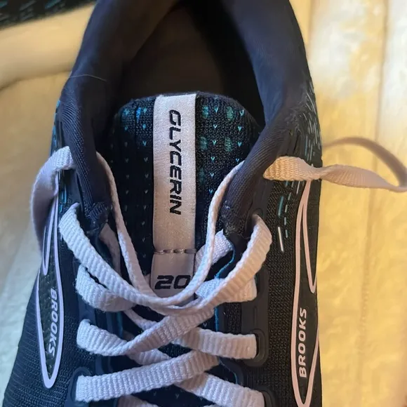 Brooks Women's Running Shoes - Navy and White with Touches of Lavender