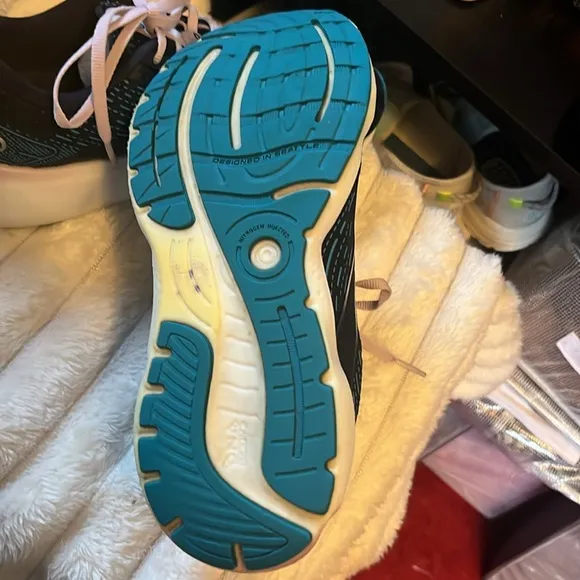 Brooks Women's Running Shoes - Navy and White with Touches of Lavender