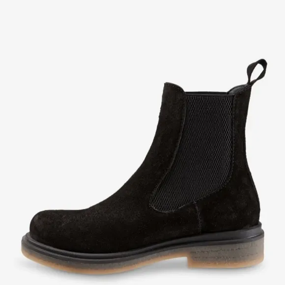 BUENO Chelsea Suede Ankle Boot