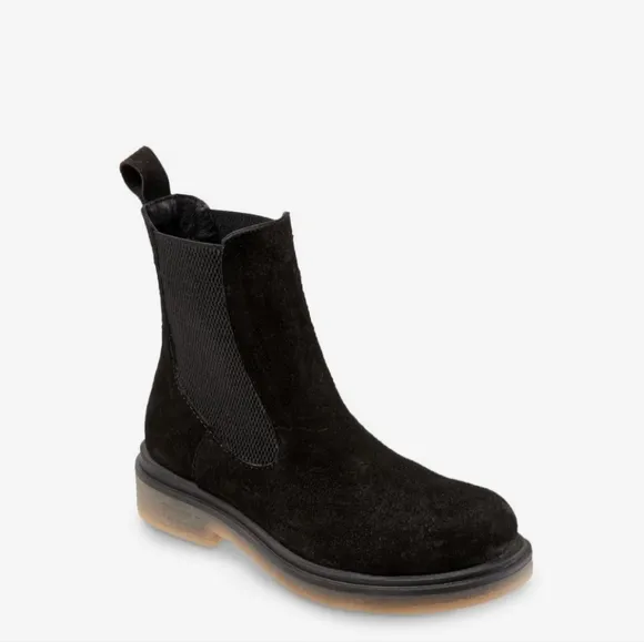 BUENO Chelsea Suede Ankle Boot