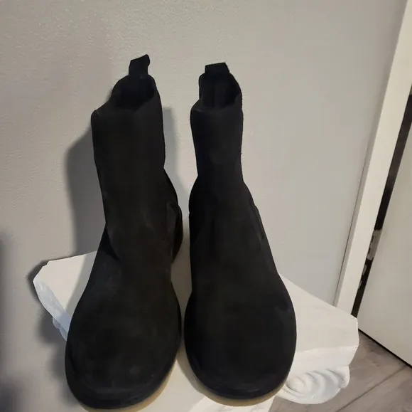 BUENO Chelsea Suede Ankle Boot