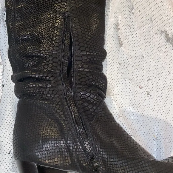 Carlos Santana 8.5 leather upper Brazil boots