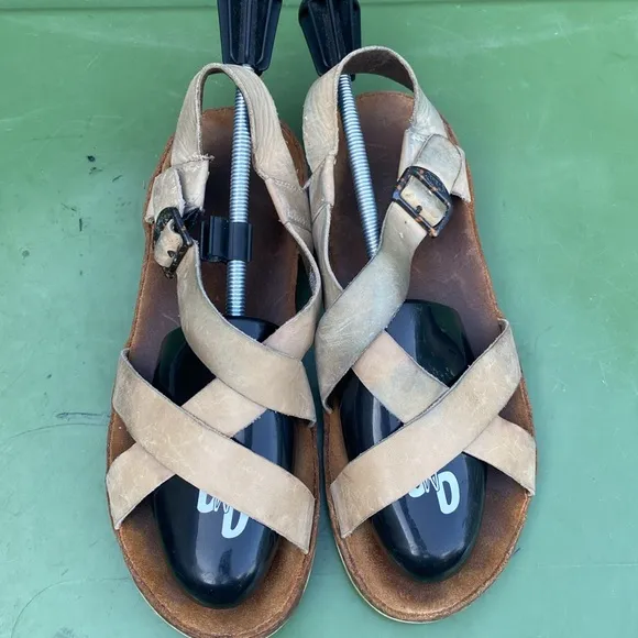 Chaco Tan Leather Wayfarer Sandals Women’s Size 8 Summer Hiking Gorpcore EUC