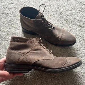 Clarks Brown Leather Ankle Chukka Boots Mens Size 11 Cap Toe Casual Oxford