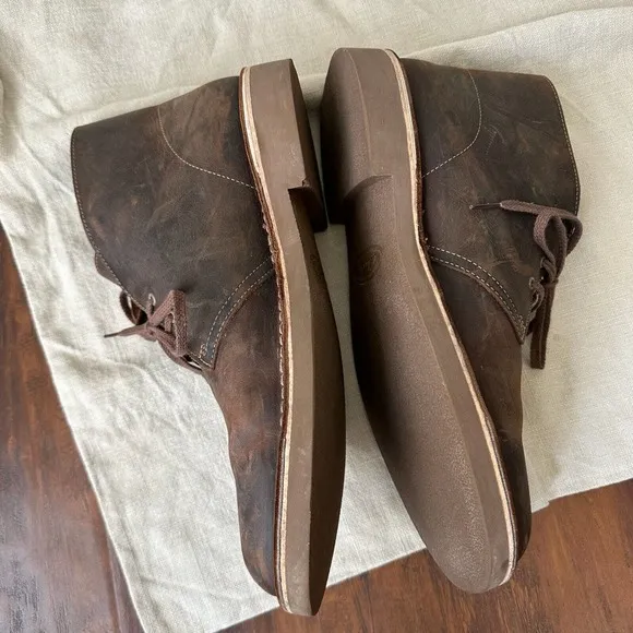 CLARKS Mens &quot;Roddey&quot; Chukka Boots Lace Up in Brown Leather