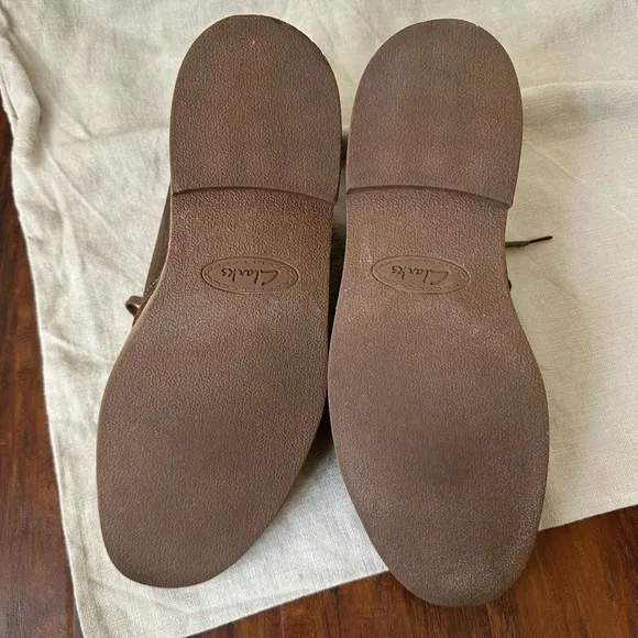 CLARKS Mens &quot;Roddey&quot; Chukka Boots Lace Up in Brown Leather