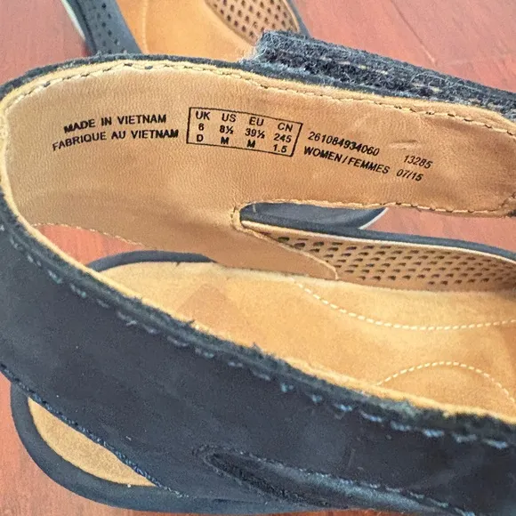 Clarks Reddky Jump -  Artisan Sandals Black  Breathable Platform Size 8.5