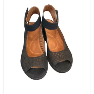 Clarks Reddky Jump -  Artisan Sandals Black  Breathable Platform Size 8.5