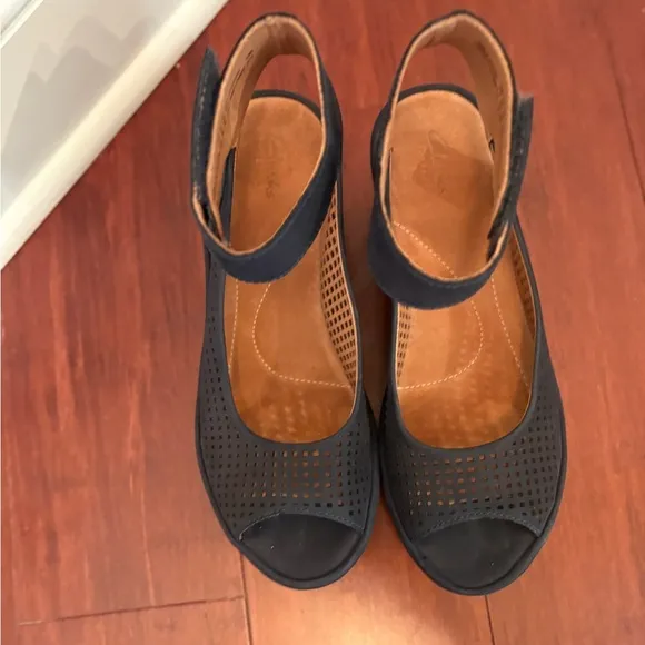Clarks Reddky Jump -  Artisan Sandals Black  Breathable Platform Size 8.5