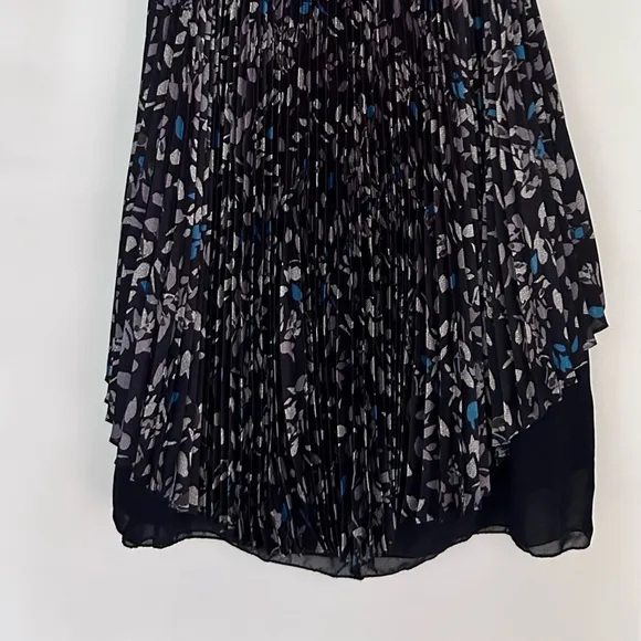 Club Monaco pleated lined Scooped Hem Pleat Skirt Navy small floral print