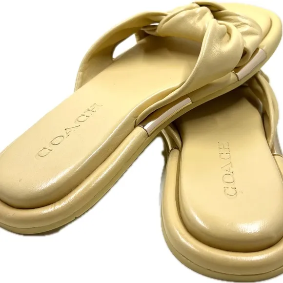 Coach NWT Leather Brooklyn Flat Yellow Cushioned Sandals Summer Slides Size 7.5