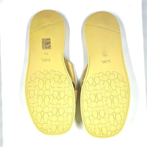 Coach NWT Leather Brooklyn Flat Yellow Cushioned Sandals Summer Slides Size 7.5