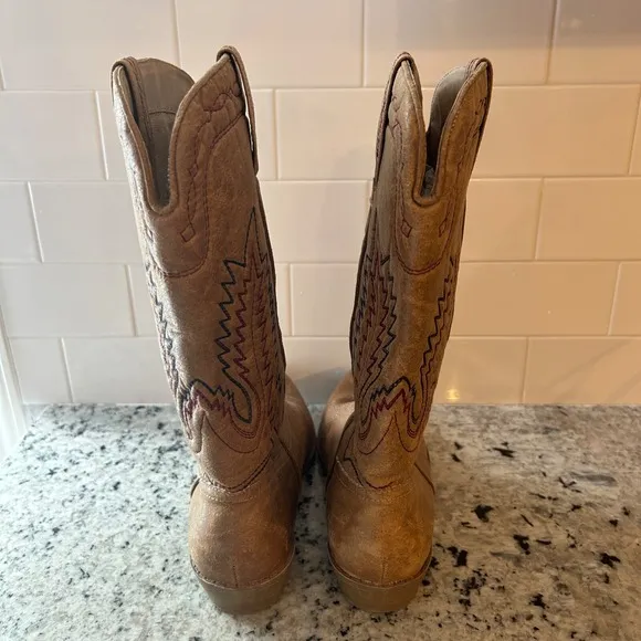 Coconuts by Matisse Cisco Faux Leather Almond Toe Cowboy, Western Boots 8.5M Tan