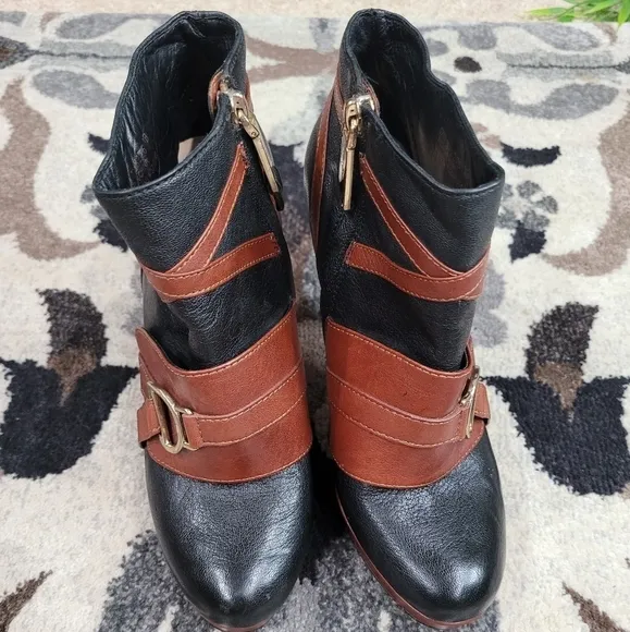 COLE HAAN Black Brown Leather Horse Booties 7B
