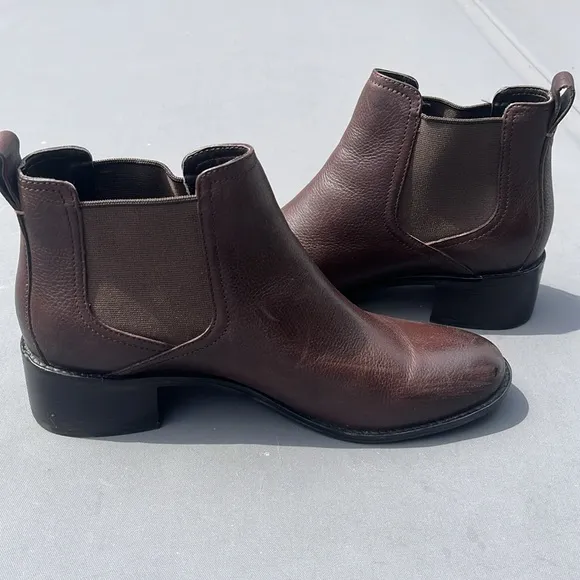 Cole Haan brown leather boots in great condition size 11 B