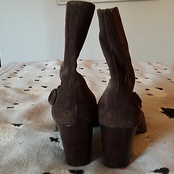 Cole Haan size 9 taupe/light brown suede boots