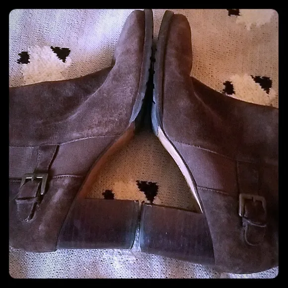 Cole Haan size 9 taupe/light brown suede boots