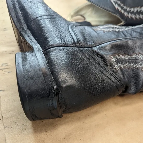 Cowtown Boots men's size 9.5D black Shrunken Bull Shoulder leather classic Weste