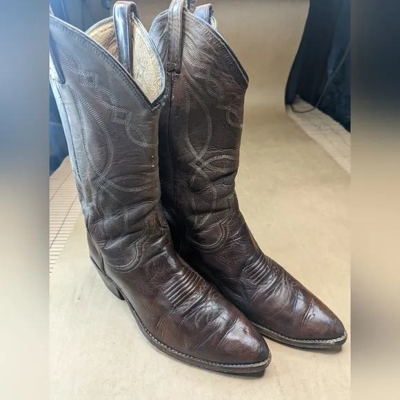 Dan Post boots men's size 9.5D brown distressed leather Western cowboy boots. Pu