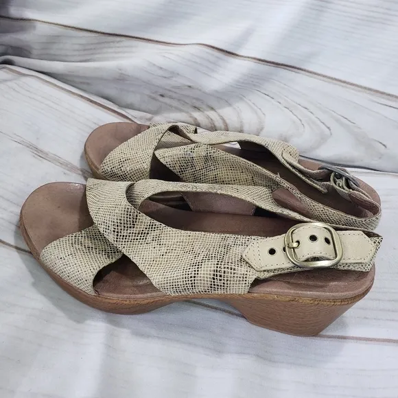 Dansko Jacinda Khaki Tan Snakeskin Leather Slingback Sandals Womens 37 Faux Wood