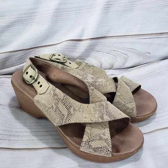 Dansko Jacinda Khaki Tan Snakeskin Leather Slingback Sandals Womens 37 Faux Wood