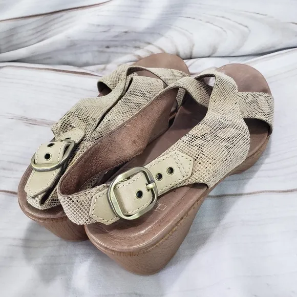 Dansko Jacinda Khaki Tan Snakeskin Leather Slingback Sandals Womens 37 Faux Wood