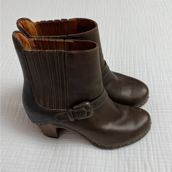 Dansko Rihanna Brown Leather Ankle Boots Size 8.5-9 US / 39 EU Moto Buckle Studs
