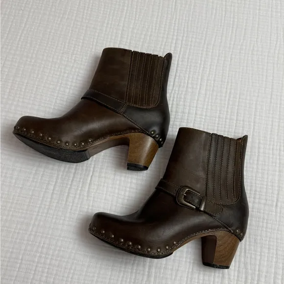 Dansko Rihanna Brown Leather Ankle Boots Size 8.5-9 US / 39 EU Moto Buckle Studs