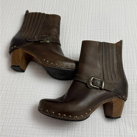 Dansko Rihanna Brown Leather Ankle Boots Size 8.5-9 US / 39 EU Moto Buckle Studs