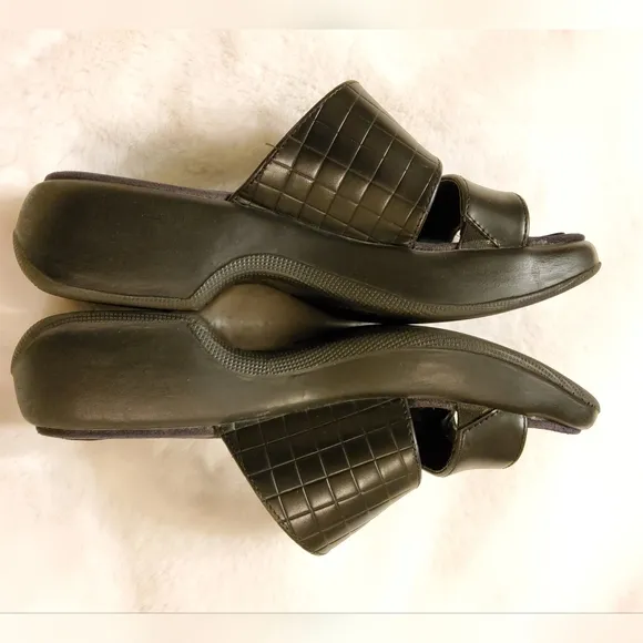 Dansko Sandals Black Leather Two Strap Platform Croc Embossed Size 36 (US 5.5-6)