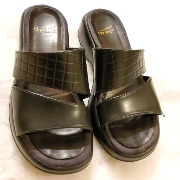 Dansko Sandals Black Leather Two Strap Platform Croc Embossed Size 36 (US 5.5-6)