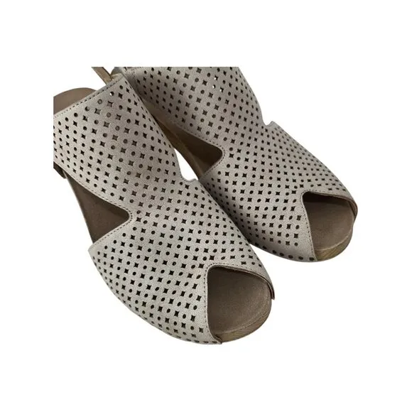 Dansko Teagan Womens Beige Perforated Leather Heeled Sandals SZ 40 EU/ 9.5-10 US