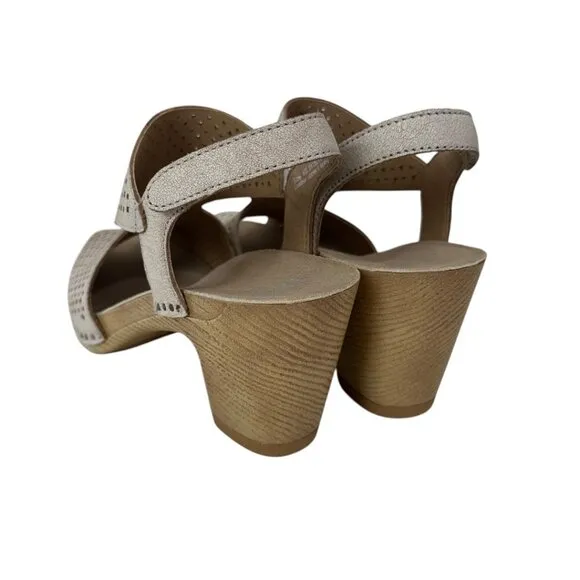 Dansko Teagan Womens Beige Perforated Leather Heeled Sandals SZ 40 EU/ 9.5-10 US