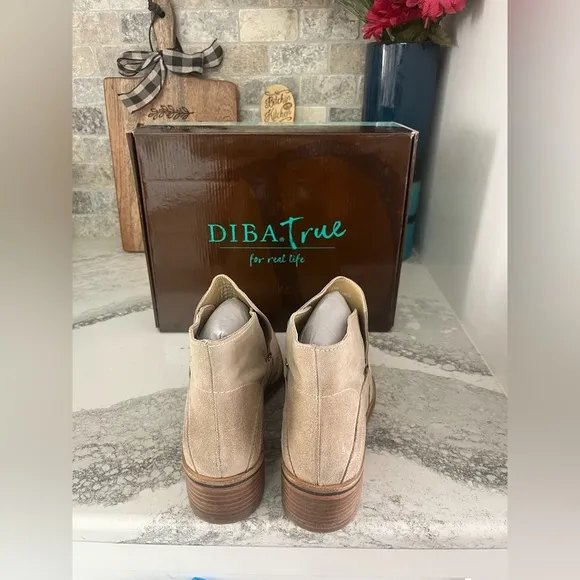 Diba True Caspian Women’s Booties Beige Suede Ankle Casual Boots- NIB
