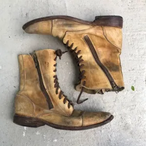 Distressed Bed/Stu boots