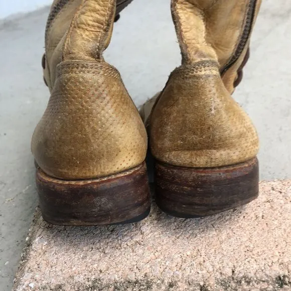Distressed Bed/Stu boots
