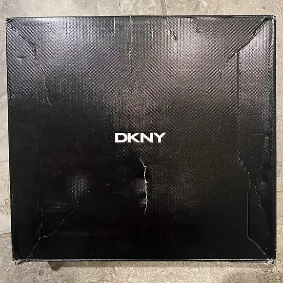DKNY Lenni Lace-Up Ankle Boots, Oiled Suede Black Size 11 New in Box Retail $189