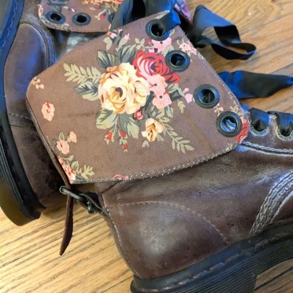 Doc Martens Vintage 90s Distressed Look Floral Foldover Satin Ribbon Shoestring