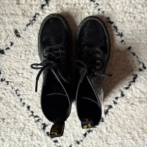 Doc Martens women's 7 black patent laceup combat boots casual festival goth punk
