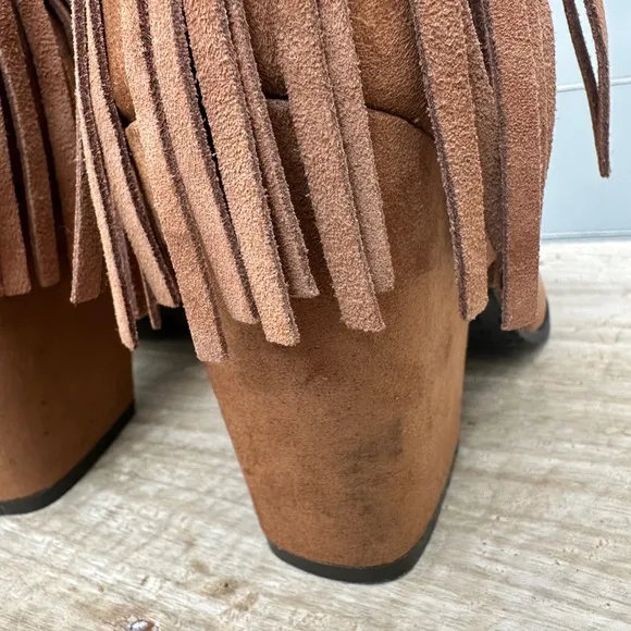 Dolce Vita Cognic Promise Tan Brown Suede Peep-Toe Fringe Ankle Boot Winter 9.5