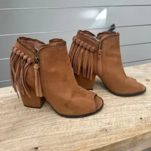 Dolce Vita Cognic Promise Tan Brown Suede Peep-Toe Fringe Ankle Boot Winter 9.5