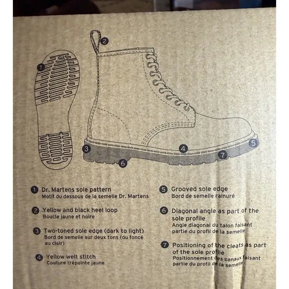 Dr Martens Air Wair boots combs leather New In Box Size 10
