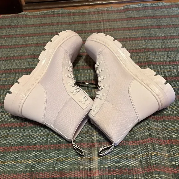 Dr. Martens Combs Women's Poly Casual Boots White Size 9