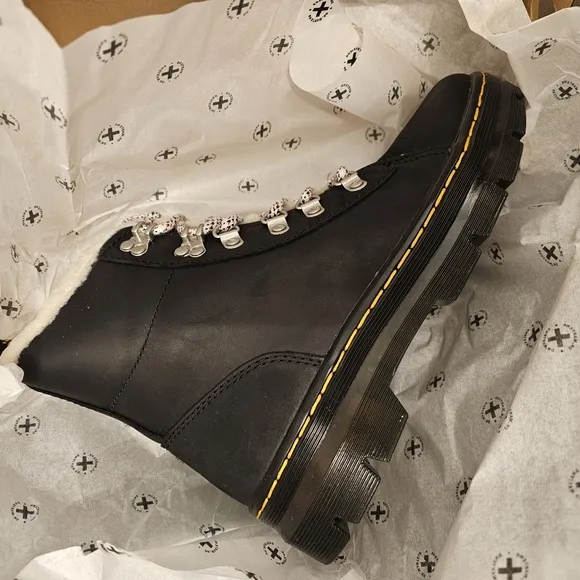 Dr Martens Combs Wyoming Womens Boot- Black