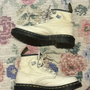Dr Martens Pascal Virginia Cream Lace-Up  Boots